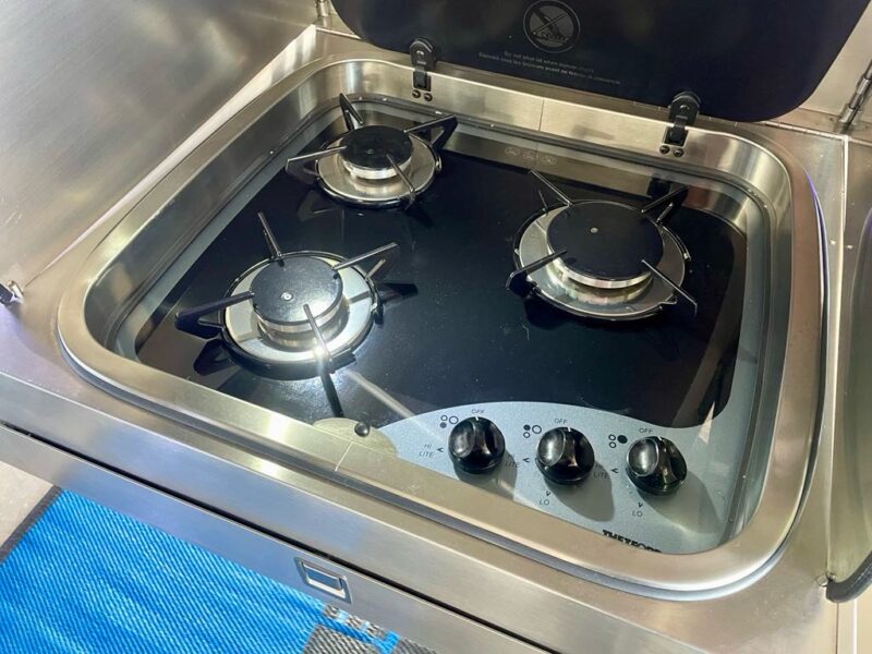 Gas Stove 3 Burner Thetford SHB14572Z